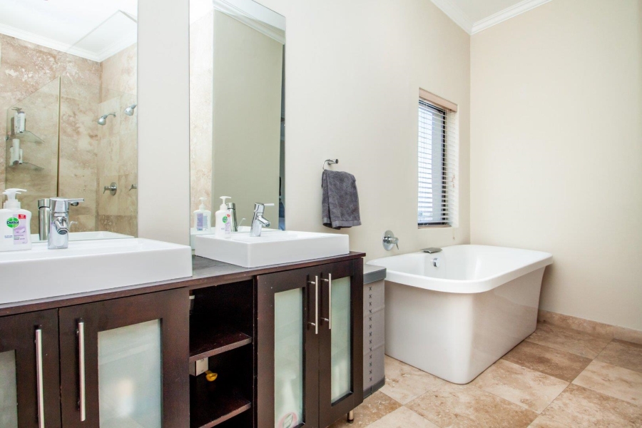 3 Bedroom Property for Sale in Fresnaye Western Cape